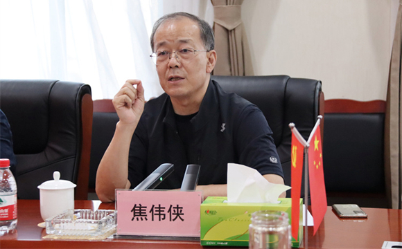 四川省委省政府決策咨詢委員會(huì)、西財(cái)智庫(kù)領(lǐng)導(dǎo)專家蒞臨四川棉麻集團(tuán)指導(dǎo)工作