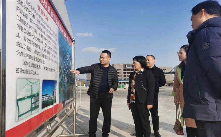 達(dá)州市婦聯(lián)主席趙本權(quán)帶隊(duì)到四川供銷西南冷鏈物流基地開展調(diào)研、慰問工作