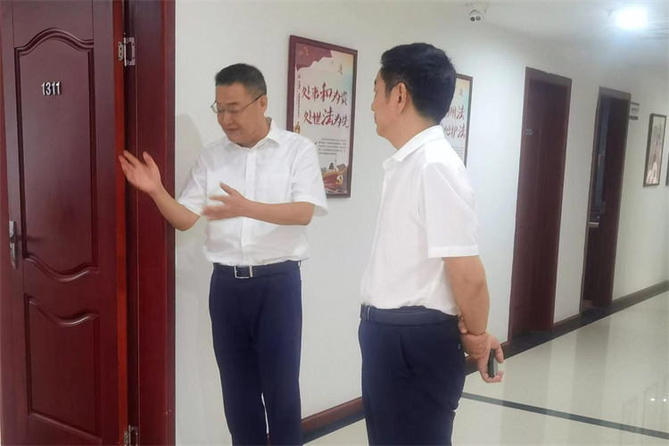 省供銷社黨組成員、機關(guān)黨委書記李先明帶隊檢查指導(dǎo)棉麻集團安全生產(chǎn)工作
